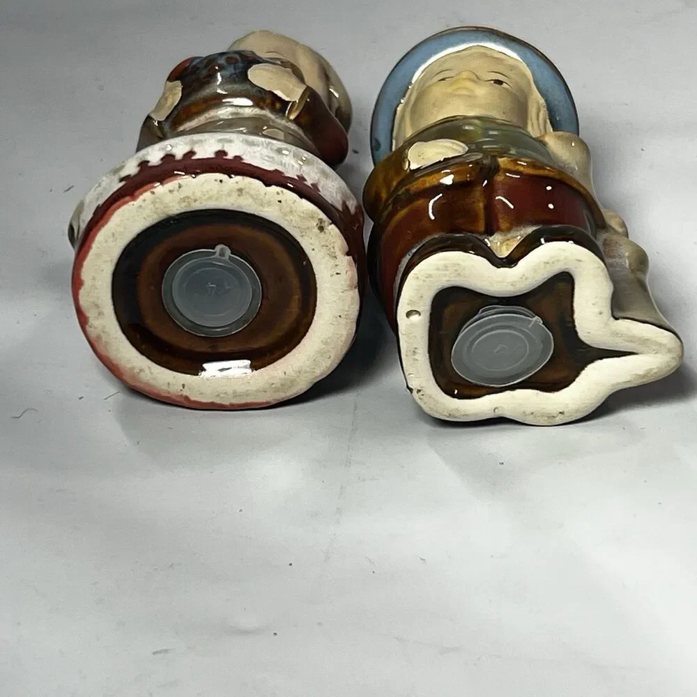 VTG Pilgrim Thanksgiving / Fall Salt Pepper Shakers -Glazed Stoneware Ceramic